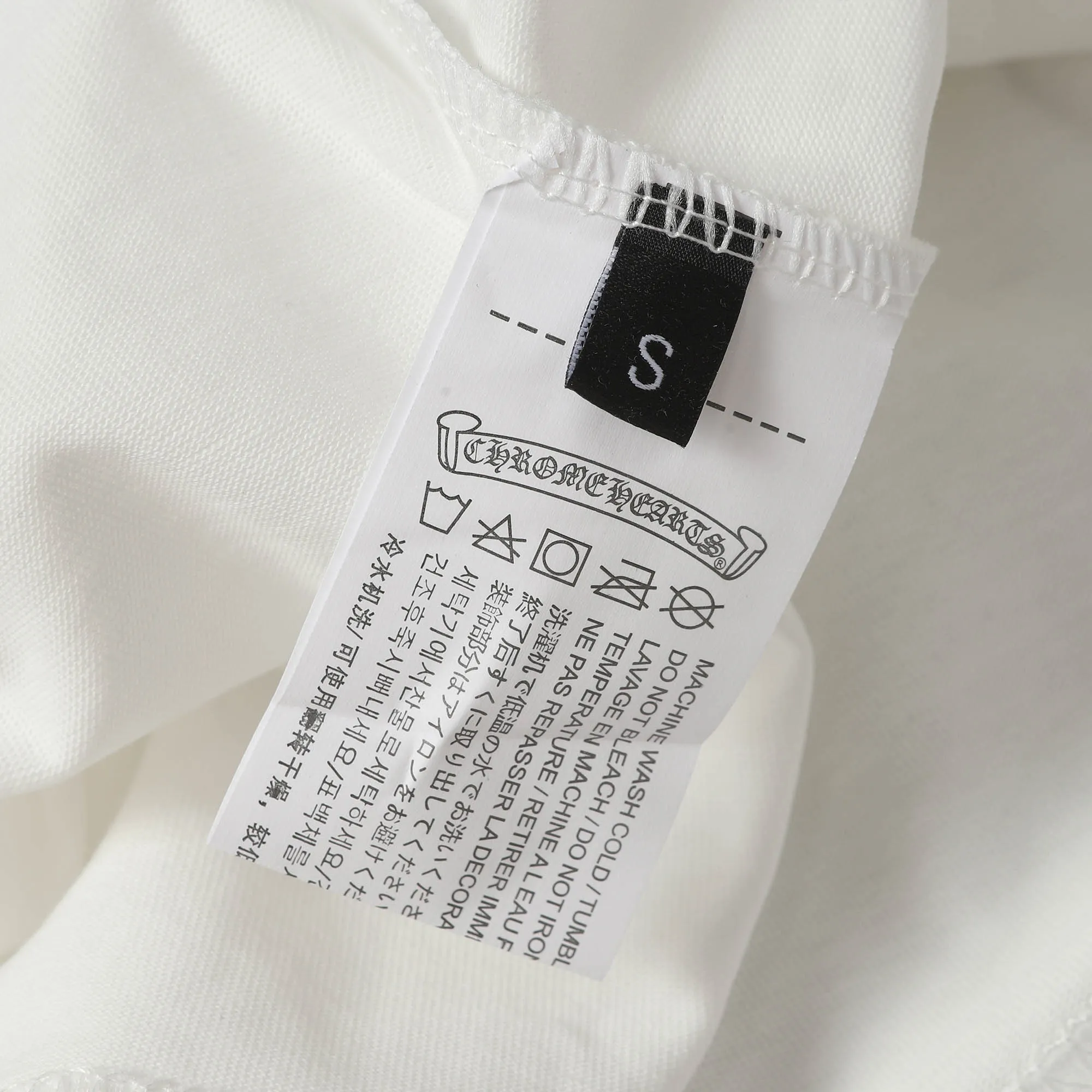 🅿️180 CHROME HEARTS/Chrome Heart CH gradient foam printed short-sleeved T-shirt The fabric is made of 280g heavy combed cotton, customized with 32 count 1*1 threads. The ready-made garments are washed twice. The fabric is comfortable and skin-friendly without any strange feeling. It is custom-dyed fabric with high textile density and good drape. It is not easy to deform. The thick texture and compact spinning process will not affect the breathability of the fabric. The saturation of the color is very high. Imported digital direct-injection printing technology. A versatile and good-looking short sleeve. The loose fit covers the flesh and looks slim. Size: XS-L